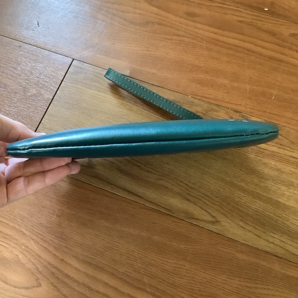 Patricia Nash Blue Coral Floral Tooled Leather Wristlet - Picture 4 of 15